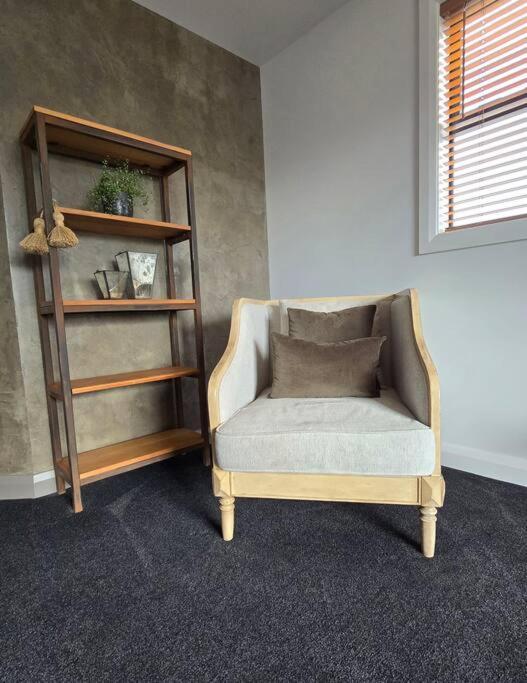 5 - Haddin Court - Modern Loft Style Apartment *